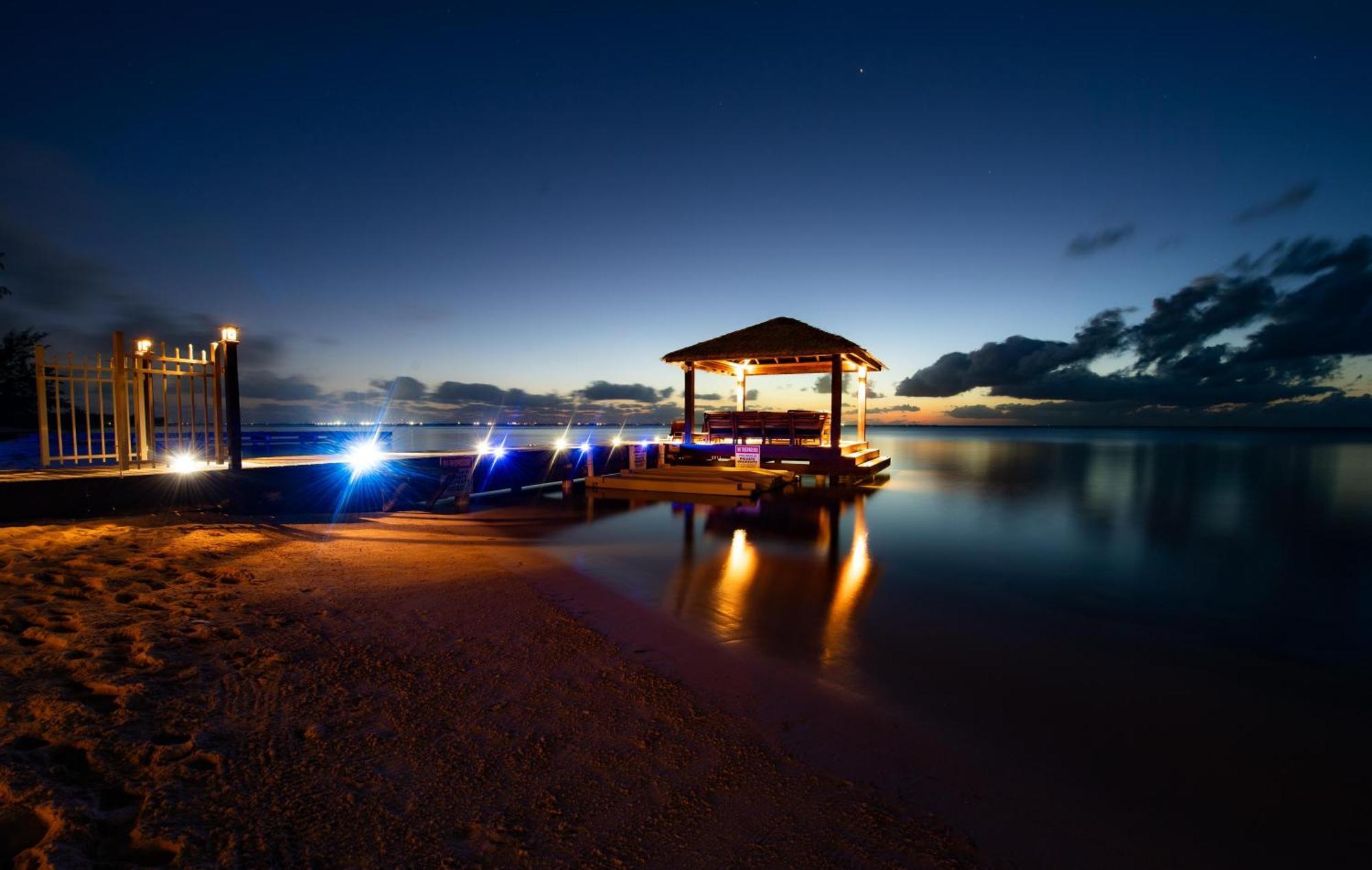 Вілла Paradis Sur Mer 6Br Rum Point Driftwood Village Екстер'єр фото